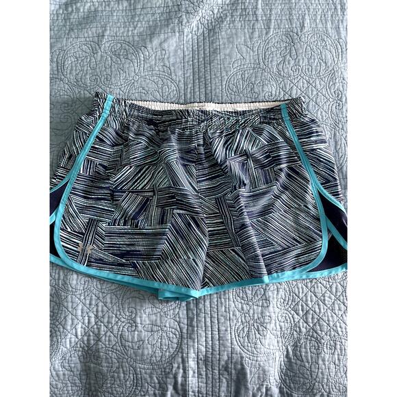 Women Under Armour Shorts Size Medium Pre Owned - Picture 1 of 6